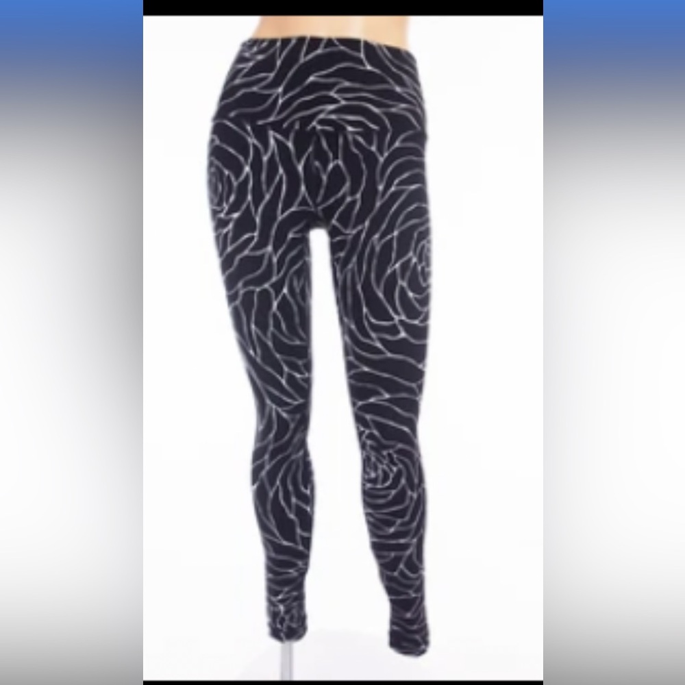 lululemon athletica Black and White Swirl Leggings 4 full length luxstream